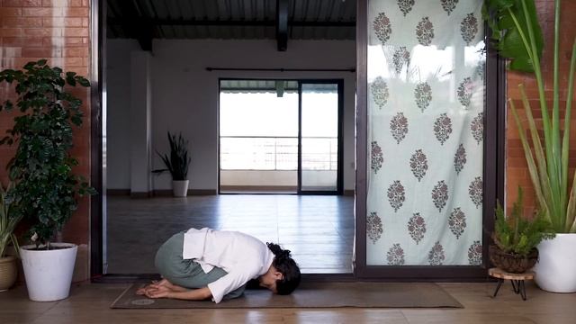 20 minute Yoga for Reducing Belly Fat and Improving Abs | Day 6 of Beginner Camp смотреть онлайн