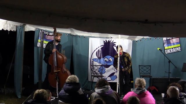 World music. Трио Славы Толстого "International String" 30.09.22 на 29 слёте Синий Троллейбус. смотреть онлайн
