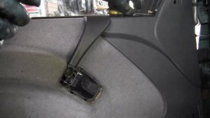 Mercedes Vito 638 Ручка передней двери внутренняя . Как снять ?