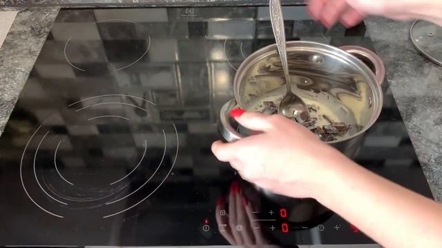 Рецепт вкусного и БЫСТРОГО десерта из шоколада и сгущенки. смотреть онлайн