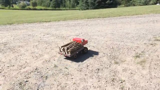 Axial SCX10 Rc logger hauls its first load of wood смотреть онлайн