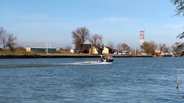 Ловим рыбку на реке Кубань! Или просто отдыхаем!))) 07.11.2021. смотреть онлайн