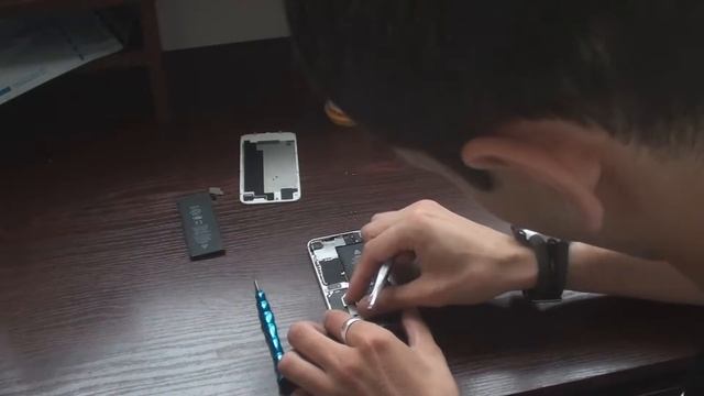 iPhone 4s замена аккумулятора, батареи смотреть онлайн