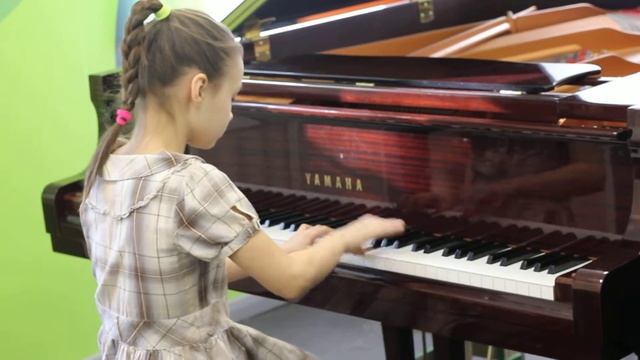 Синёва Ульяна, Григ "Халлинг" смотреть онлайн