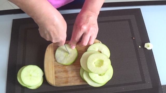 ЗАВТРАК ИЗ ТВОРОГА / Быстрый и Простой Рецепт / Сырники по Новому. смотреть онлайн