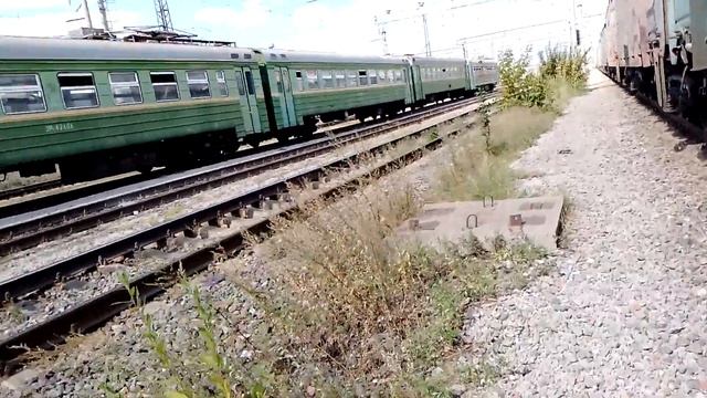 ЭТ2-017, ЭР2К-1082, ЭР2Т-7236 и ЭР2К-626 - моторные и прицепные вагоны идут в последний путь. смотреть онлайн