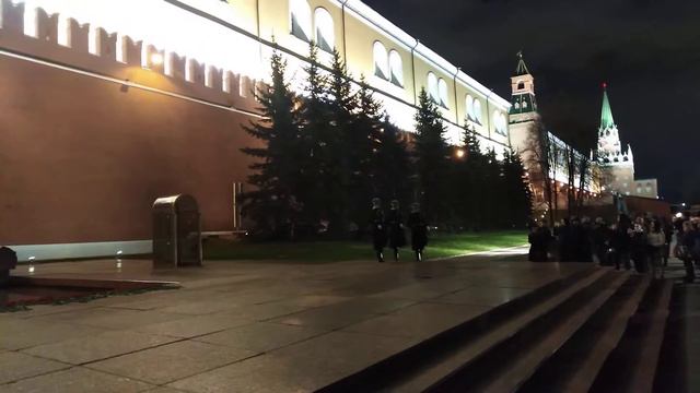 Смена почетного караула у Вечного огня. смотреть онлайн