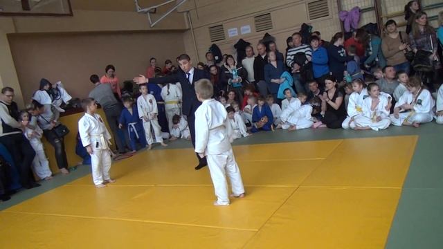 Пархоменко Миша - Ольшевский Юрий. -32 кг. Чемпионат КДЮСШ-14. 2008-2009 г.р. 13.03.2016. смотреть онлайн