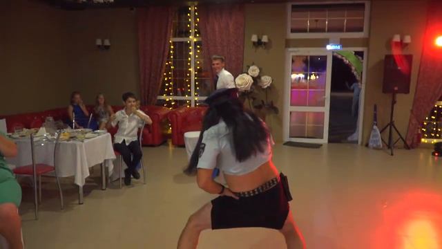 Четыре подруги жениха пришли к нему на свадьбу. смотреть онлайн