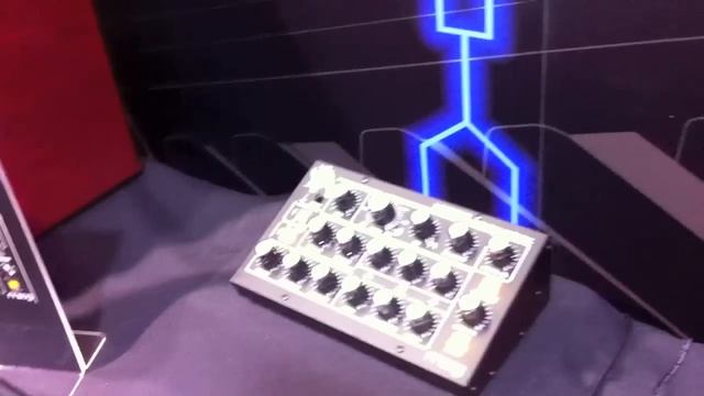 MOOG @ NAMM 2012 - MINITAUR смотреть онлайн