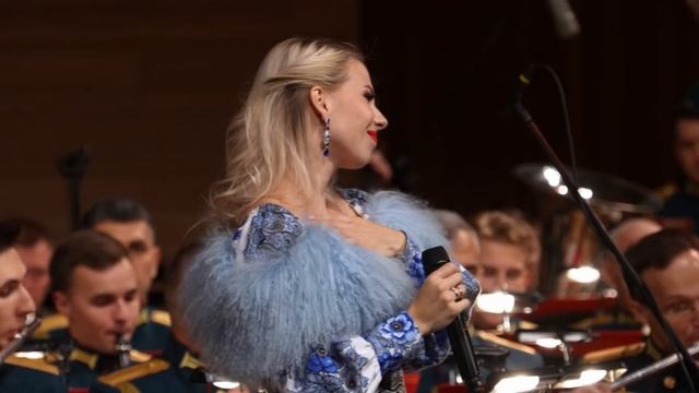 «Синий платочек» солистка Мария Легусова и Центральный военный оркестр министерства обороны РФ смотреть онлайн