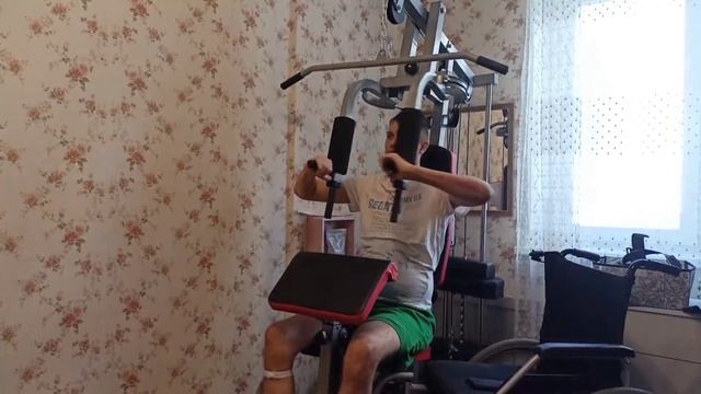 Тренировки на силавой станции для людей на коляске. смотреть онлайн
