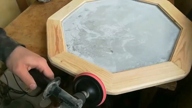 Шикарный кофейный столик из компьютерного кресла, половой доски и плитки. смотреть онлайн