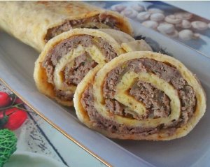 Сырный рулет с фаршем. Очень вкусная закуска.