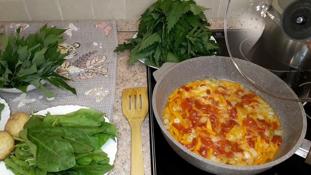 Рецепт: «Зеленый суп из крапивы сныти черемши и щавеля» смотреть онлайн