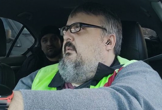 Вези припухлый таксист и рот закрой.