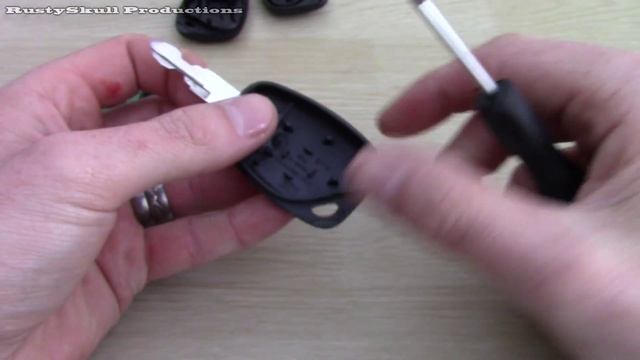 Renault Trafic Key Fob Fix - RustySkull Productions смотреть онлайн
