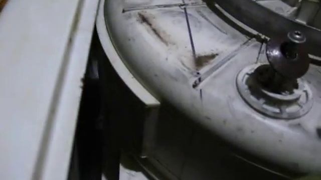 Кака снять амортизатор со стиральной машинки с вертикальной загрузкою Indesit Indezit Witl 106/86 смотреть онлайн
