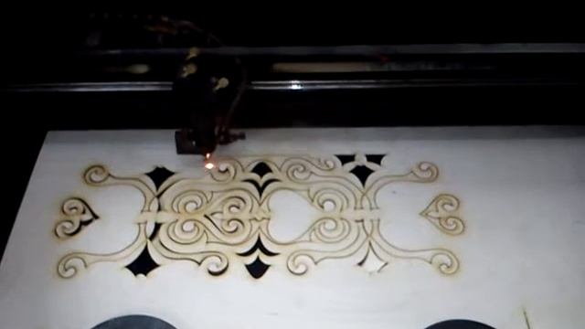 Лазерная резка фанеры. Изготовление декоративной решетки вентиляции смотреть онлайн