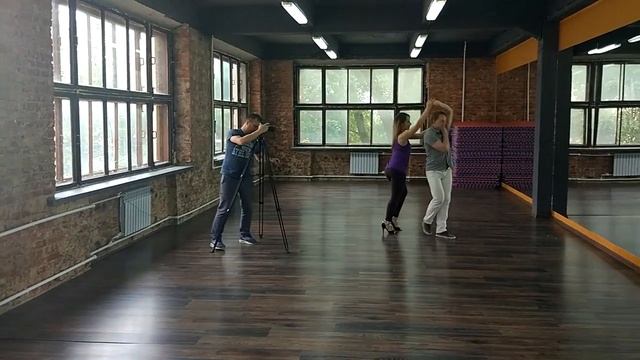 Танец сальса. Павел Собирай и Даша Елизарова для Первого канала. смотреть онлайн
