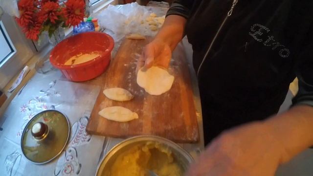 Домашние пирожки с картошкой.Теста для пирожков рецепт. смотреть онлайн