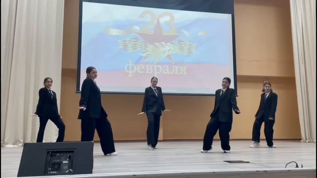 Нарезка праздничного концерта, посвященного Дню защитника отечества МАОУ СОШ №11 г. Долгопрудный смотреть онлайн