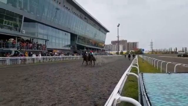 Айгуль Идиятуллина выигрывает скачку. Уфа. Акбузат. смотреть онлайн