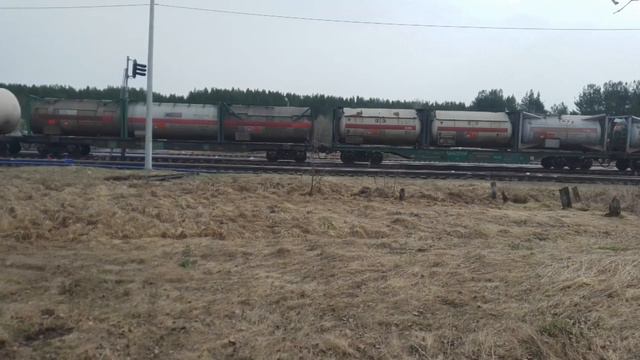 2тэ116 с грузовым поездом прибывает с Приобье на 3 путь смотреть онлайн