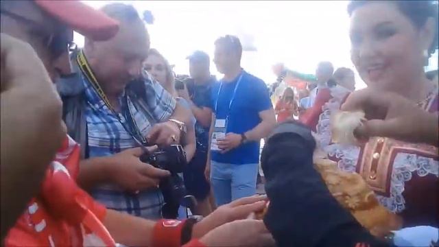 Хлеб соль для швейцарских болельщиков смотреть онлайн