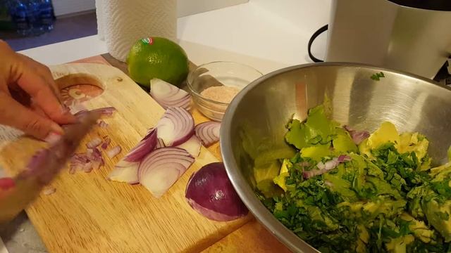 ГВАКАМОЛЕ из авокадо. Мексиканский рецепт. смотреть онлайн