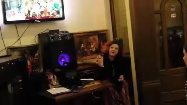 Девушки веселятся. Новогодняя вечеринка Women New Year Party смотреть онлайн