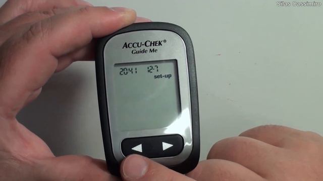 Como acertar data e hora do Accu Chek Guide Me смотреть онлайн