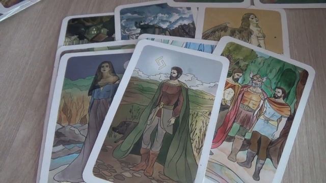 Стоит ли ему доверять? Гадание на таро смотреть онлайн