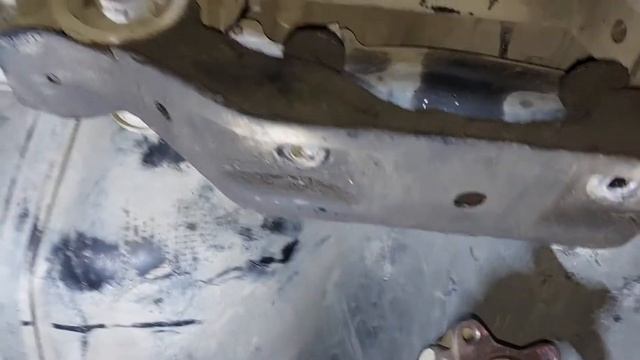 Как снять задний редуктор Toyota Kluger 2001 ACU25W смотреть онлайн