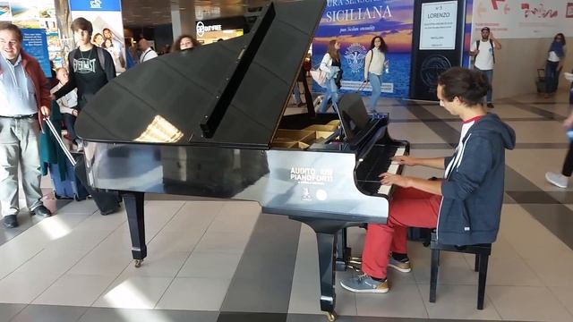 BASIC BOOGIE BY AMATEUR BOY AT PALERMO AIRPORT смотреть онлайн