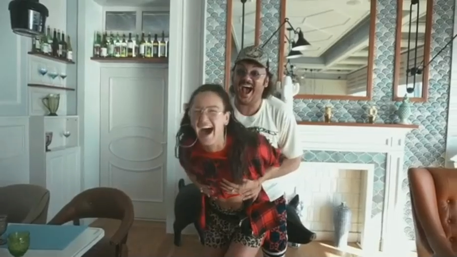 Ольга Бузова и Филипп Киркоров. Филипп, я же без бюстгальтера. смотреть онлайн