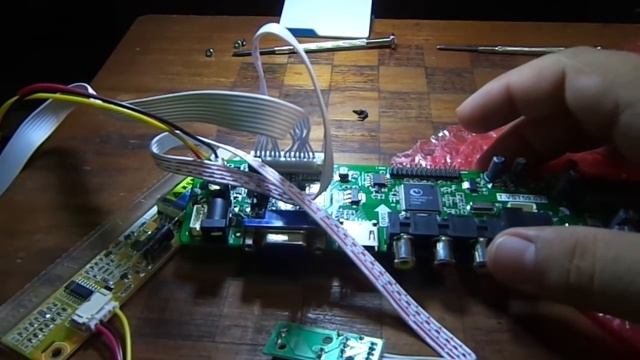 Transformando uma tela de notebook velha em TV. смотреть онлайн