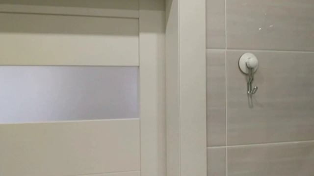 Дверь купе со стеклом в ванну и туалет - установка дверей Москва смотреть онлайн