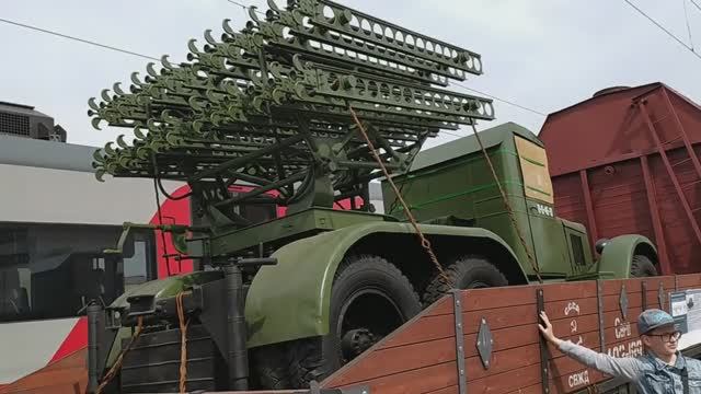 #16. Эшелон Победы. Влезла в будку ретро-паровоза 05.05.23