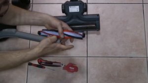 Как  почистить беспроводный вертикальный пылесос