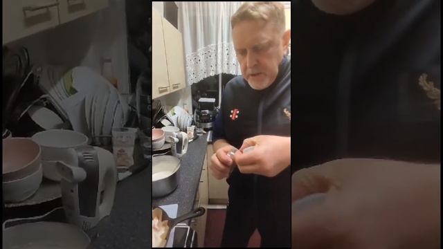 Готовим самый простой пирог "Шарлотка". смотреть онлайн