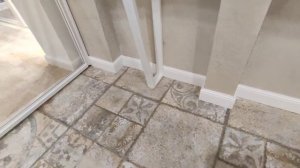 Установка плинтуса из дюрополимера DecoMaster