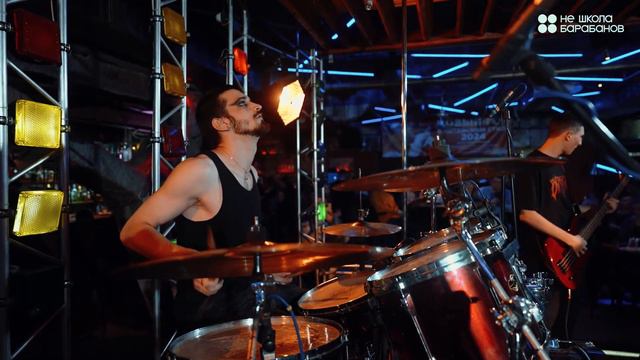 Выпускник Не Школа Барабанов в Ульяновске. Отчетный LIVE - Chop Suey! смотреть онлайн