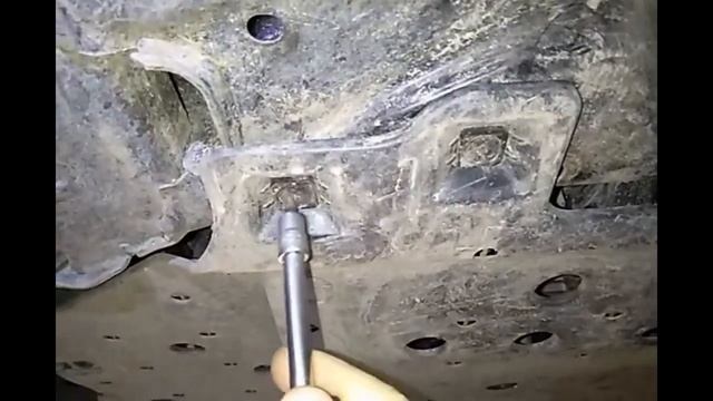 Как снять защиту моторного отсека Honda m nv смотреть онлайн