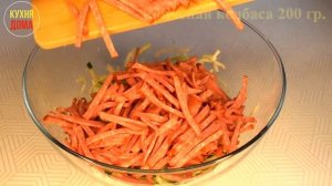 Салат соломка с копченой колбасой. Салат с колбасой и огурцом. Салат быстро и вкусно на скорую руку