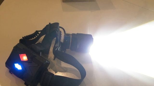 Очень яркий налобный светодиодный фонарь. смотреть онлайн