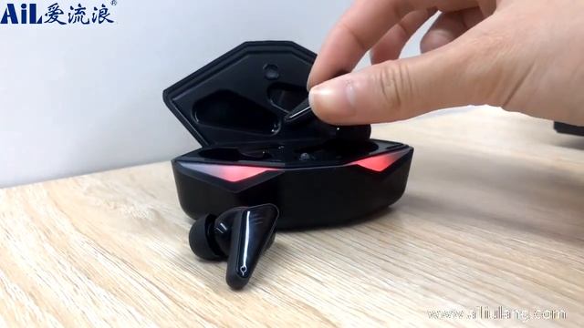 K55 Tws Game Bluetooth Headset in Ear True Wireless earphone with LED Light смотреть онлайн