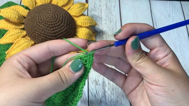 Листик к подсолнуху крючком (вязанный веночек). смотреть онлайн
