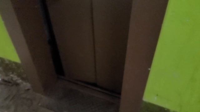 Неадекват выбил двери в лифте смотреть онлайн
