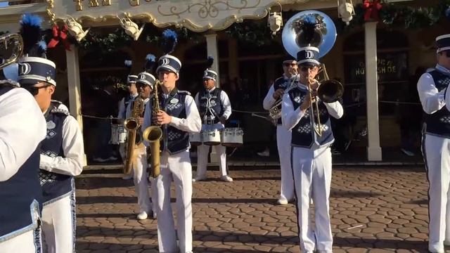 Disneyland Band Performing Groovy Old West Tunes in Frontierland Full Performance California Resort смотреть онлайн